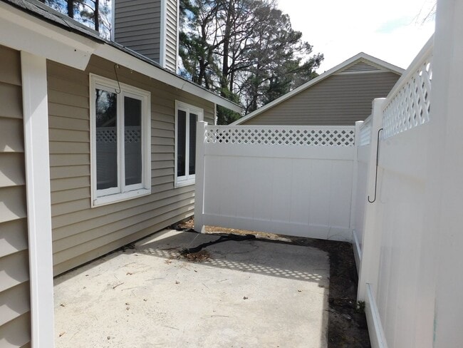 Building Photo - 1540 College Way
