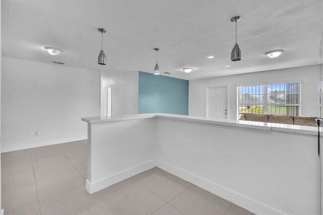 Building Photo - 17115 NW 12th Ct