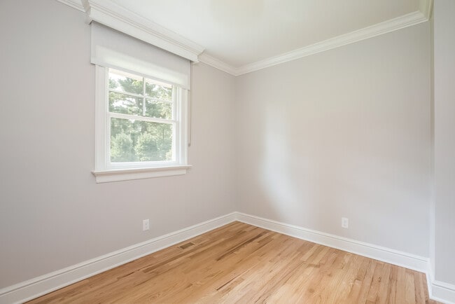 Building Photo - 395 Taconic Rd