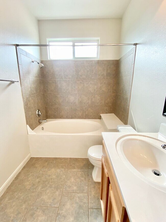 Building Photo - Austin Duplex Available for lease