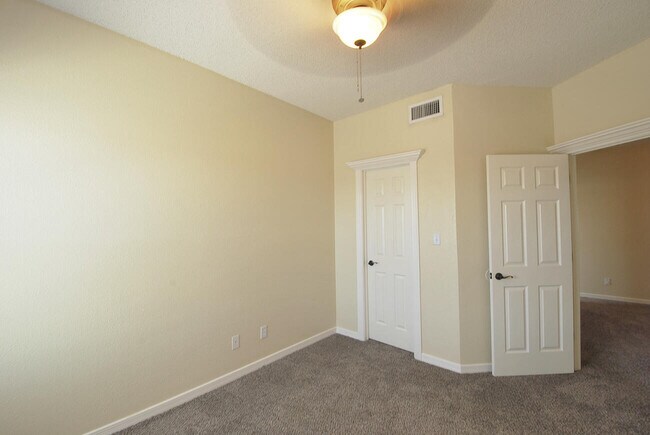 Building Photo - 5513 Ignacio Frias Dr