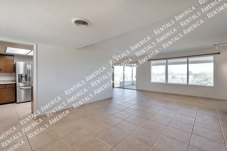Building Photo - 3650 E Quenton Dr