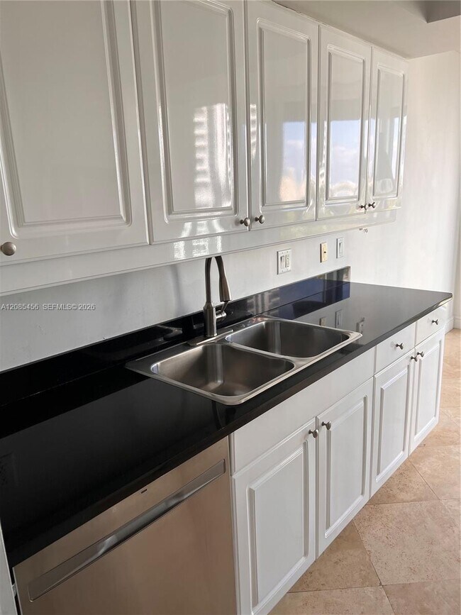 Building Photo - 21055 Yacht Club Dr
