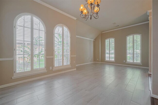 Building Photo - 8814 Fairbloom Ln