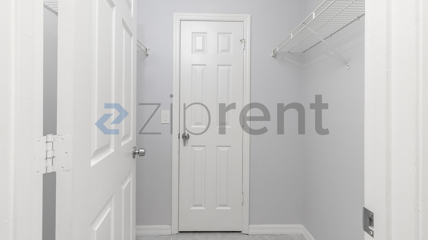 Building Photo - Unit