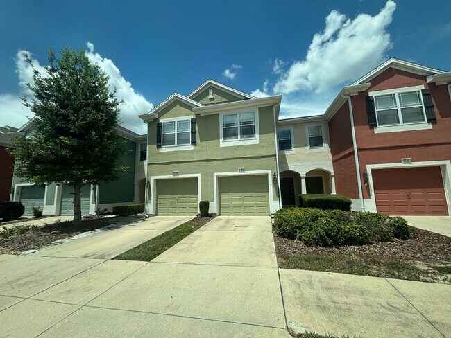 Building Photo - Amazing Neighborhood 3/3 W/Great Amenities!