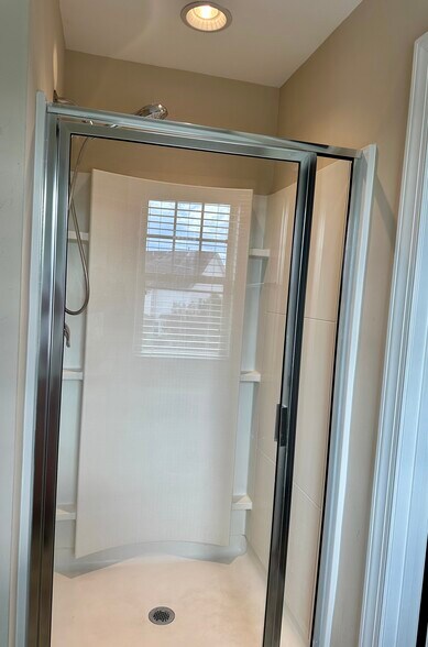 Master Shower - 7637 Weathered Oak Way