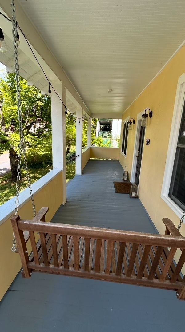 Building Photo - W&L Parents - Fully Furnished and Renovated Home