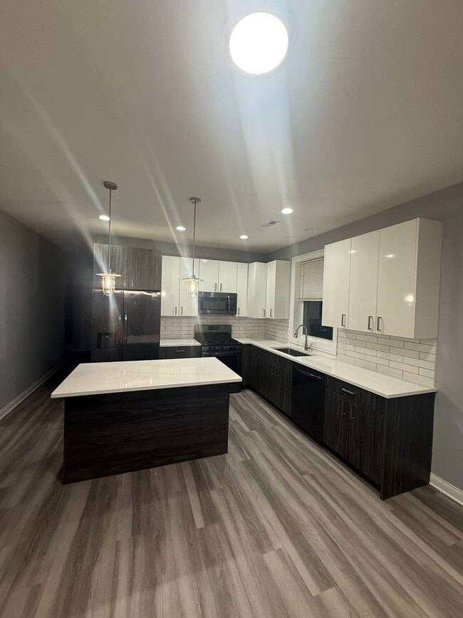 Building Photo - 4525 S Prairie Ave