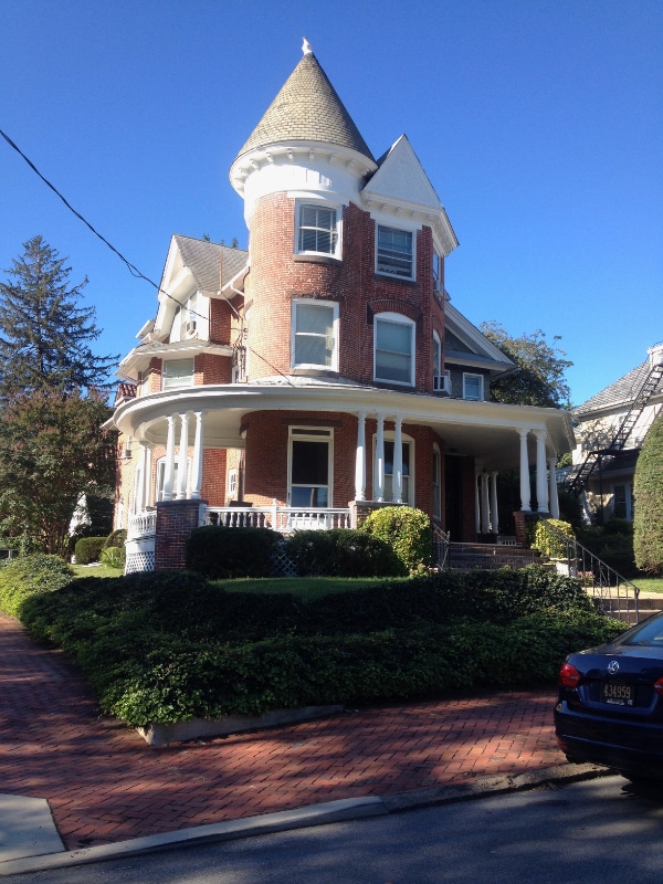 Building Photo - 1200 W 10th St