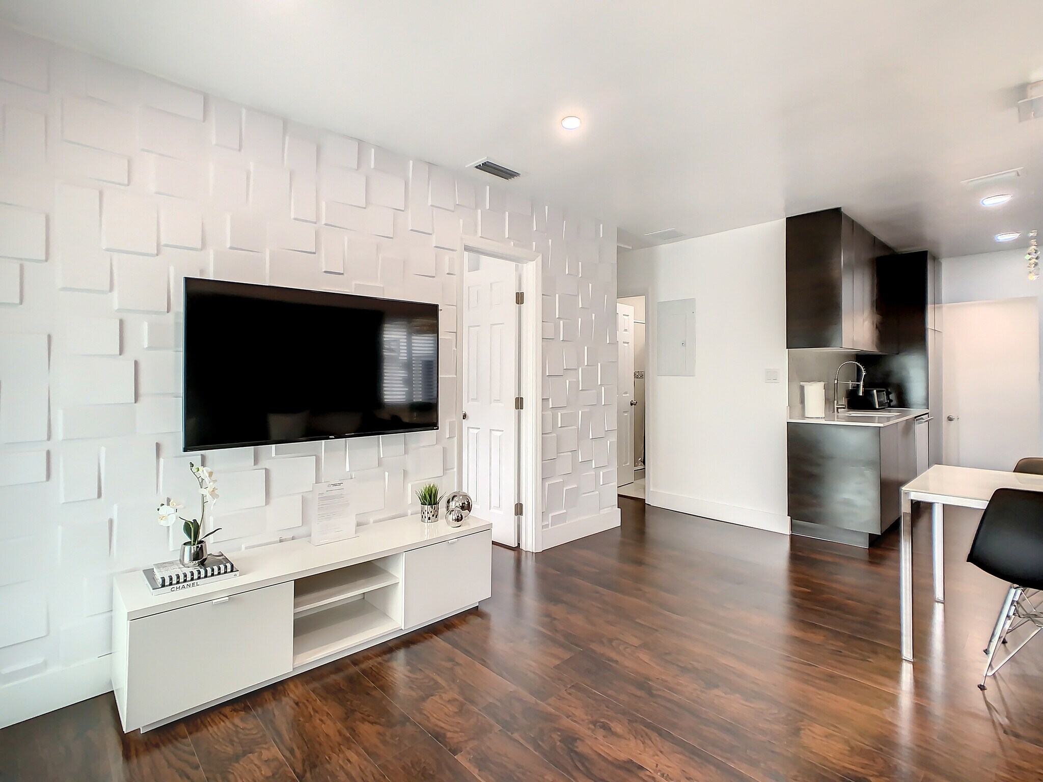 Building Photo - 2714 SW 36th Ave