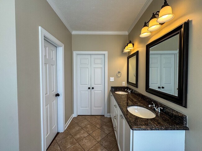 Building Photo - Beautiful 4 Bed, 2 Bath Home in Jack Britt