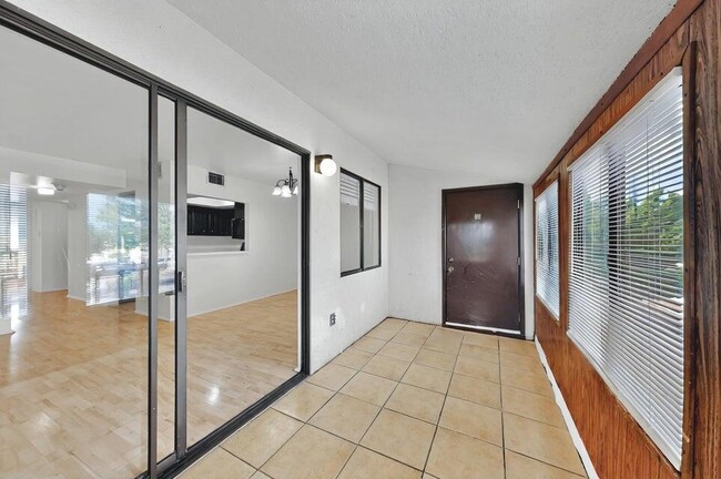 Building Photo - 939 Country Club Dr SE