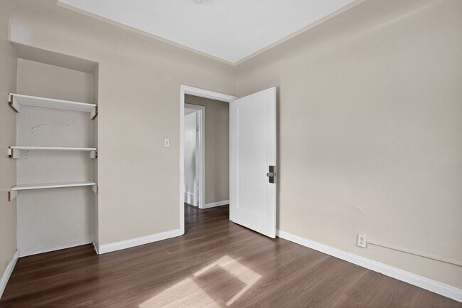 Building Photo - Charming 3BR Duplex in Los Angeles