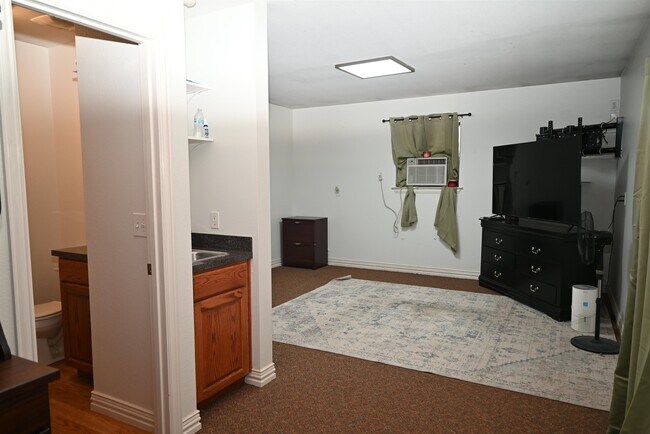 Building Photo - 8 Park Pl Cir