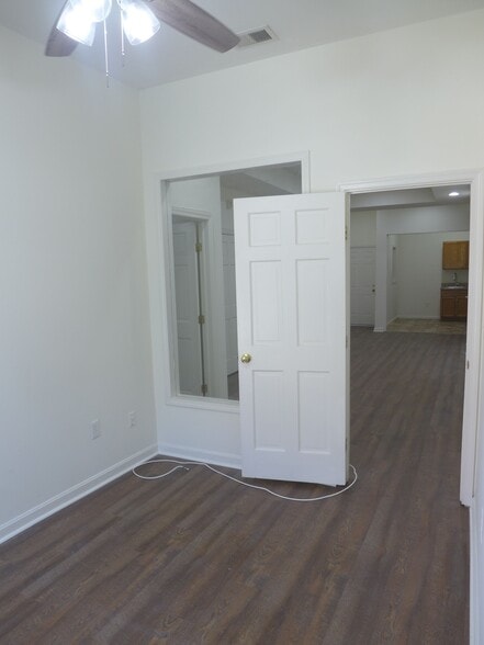Building Photo - 326 Park Ave