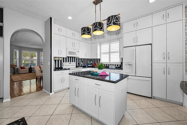 Building Photo - 19313 Aqua Springs Dr