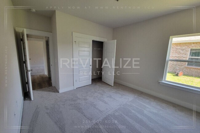 Building Photo - Modern 4BR/3BA Home Near Gulf Shores