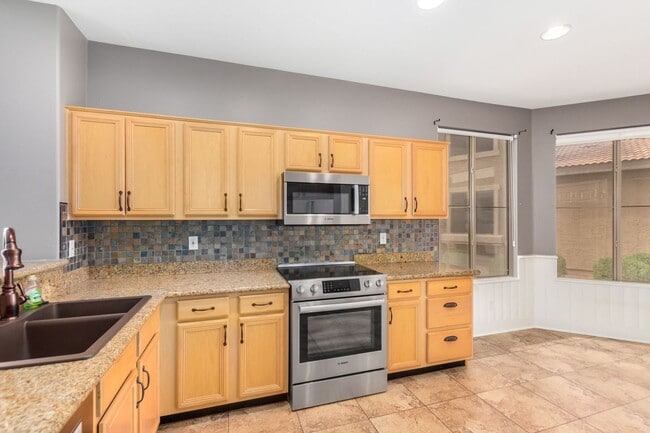 Building Photo - Beautiful Townhome in the Gated Stonecliffe Community – Foothills Living!