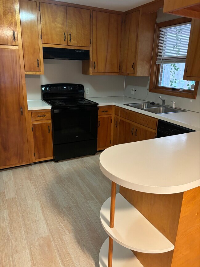 Building Photo - 3511 Becky Cir NW