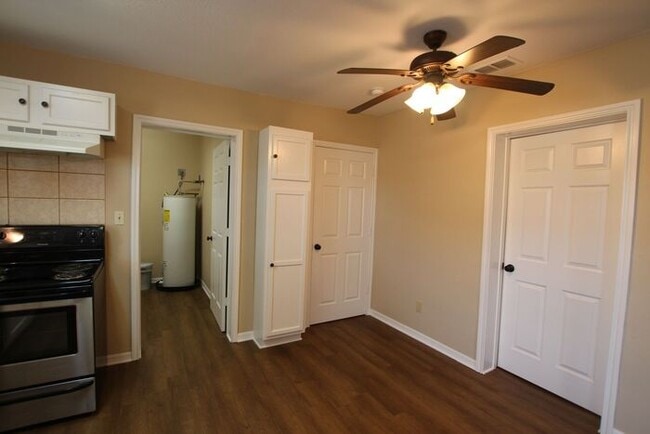 Building Photo - Adorable 2 Bedroom 1 Bath Home in West Tyler! Available now!