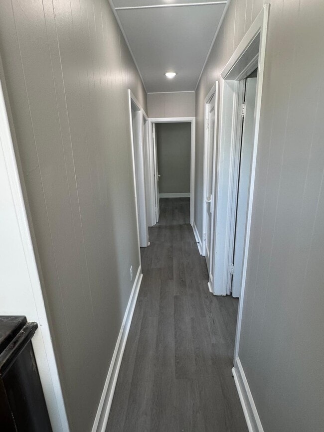 Building Photo - 445 W 25th St