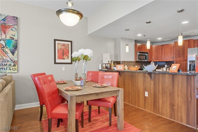 Building Photo - 150 S Las Vegas Blvd