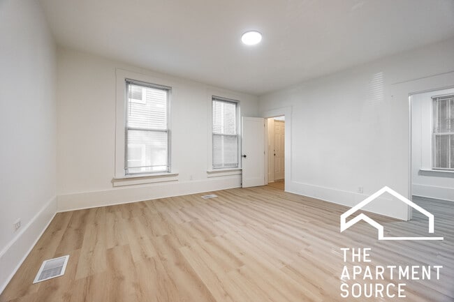 Building Photo - 2301 N Leavitt St