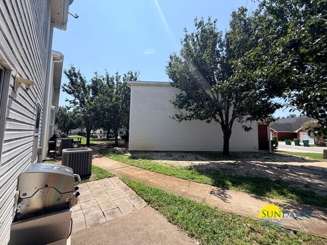 Building Photo - 1150 Airport Rd