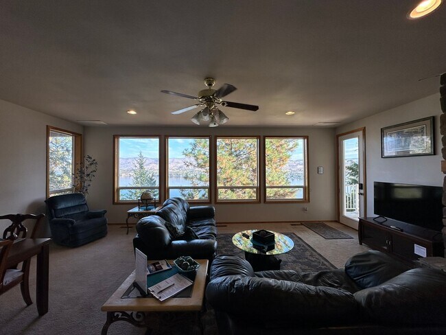 Building Photo - Fully Furnished Home in Chelan!  Reduced Price and Half off Deposit!