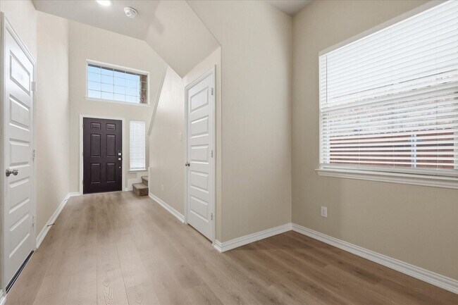 Building Photo - 3916 Ford Dr