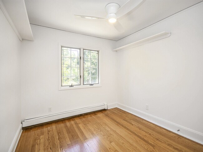 Building Photo - 121 Hillcrest Ave