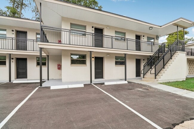 Building Photo - Welcome to San Marco Sq Apartments - NOW OFFERING this 12mo Lease on a 1 bedroom apartment in a v...
