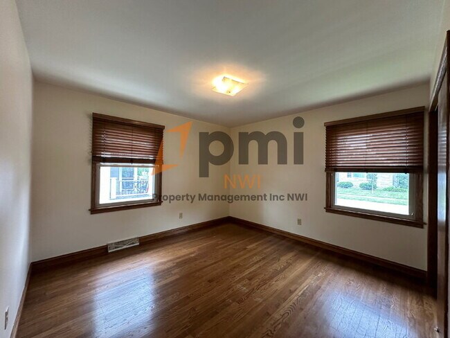 Building Photo - 408 E Clark St