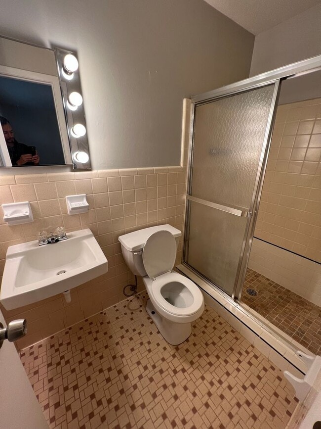 Building Photo - Brentwood Home close to UGAs Vet School