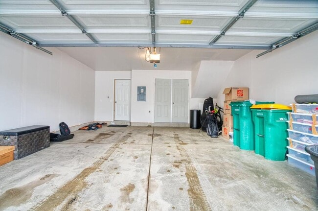 Building Photo - 645 Jenny Wy