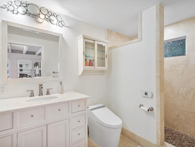 Building Photo - 411 Poinciana Dr