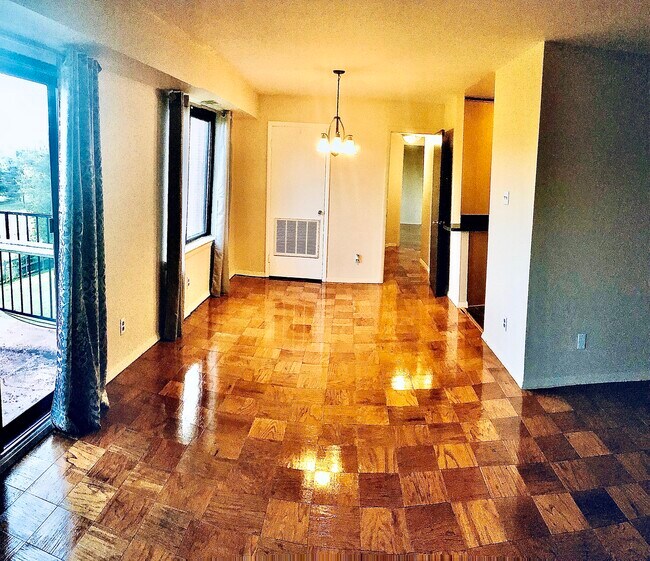 Building Photo - 125 Clubhouse Dr SW