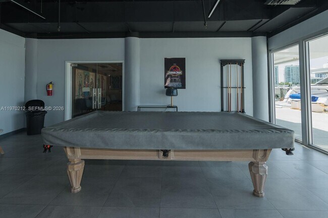 Building Photo - 900 Bay Dr