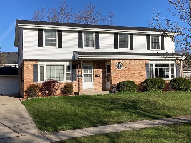 Primary Photo - 4932 Sutton Ln