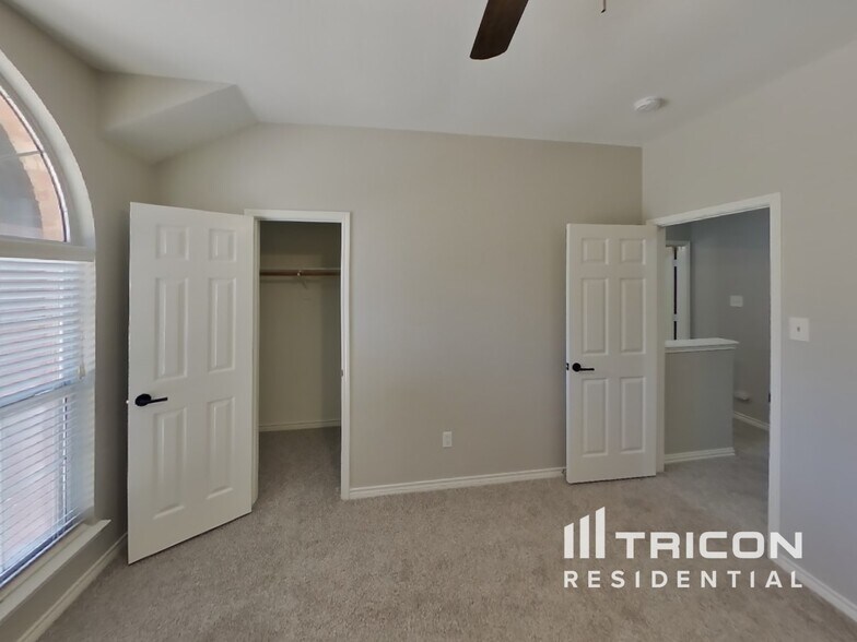 Building Photo - 8401 Manchester Dr