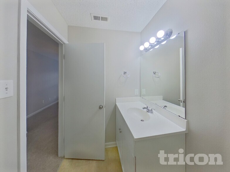 Building Photo - 12341 Stowe Acres Dr