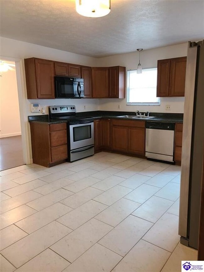 Building Photo - 1506 W Elm Rd