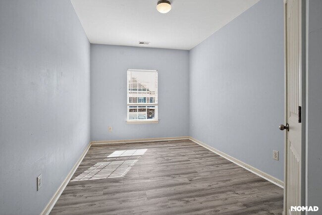 Building Photo - 1041 Sonoma Dr SW