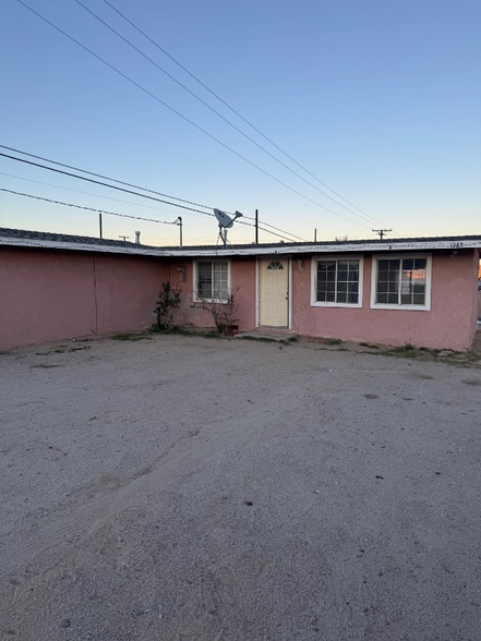 Building Photo - 1385 Riverside Dr