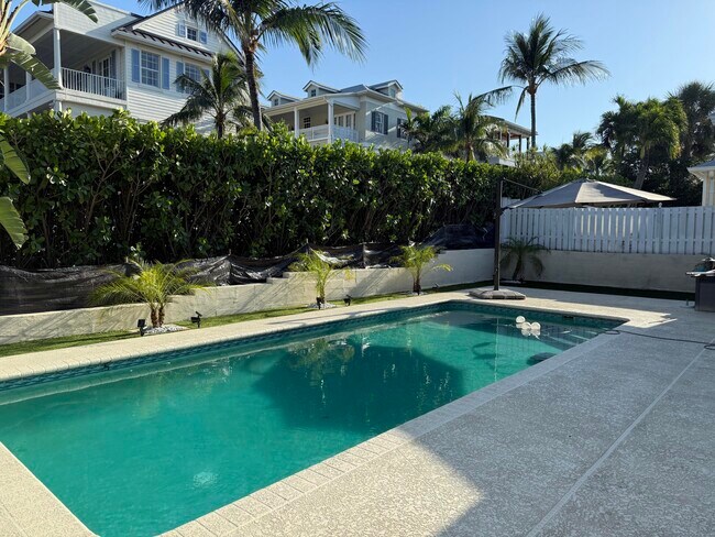 Building Photo - 400 Seaside Ln