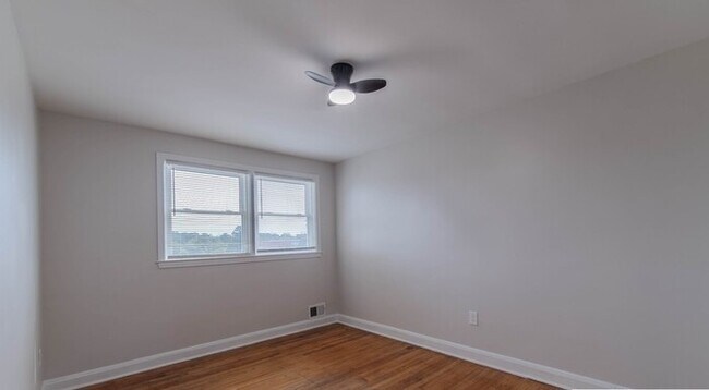Building Photo - 3 Bedroom Home 21206