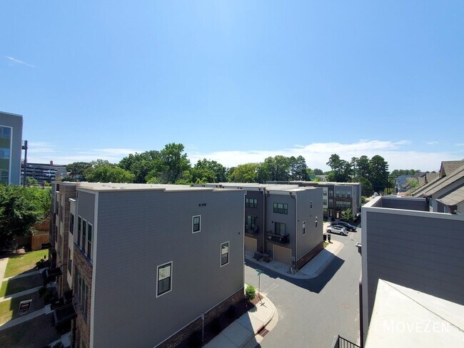 Building Photo - 3645 S Tryon St