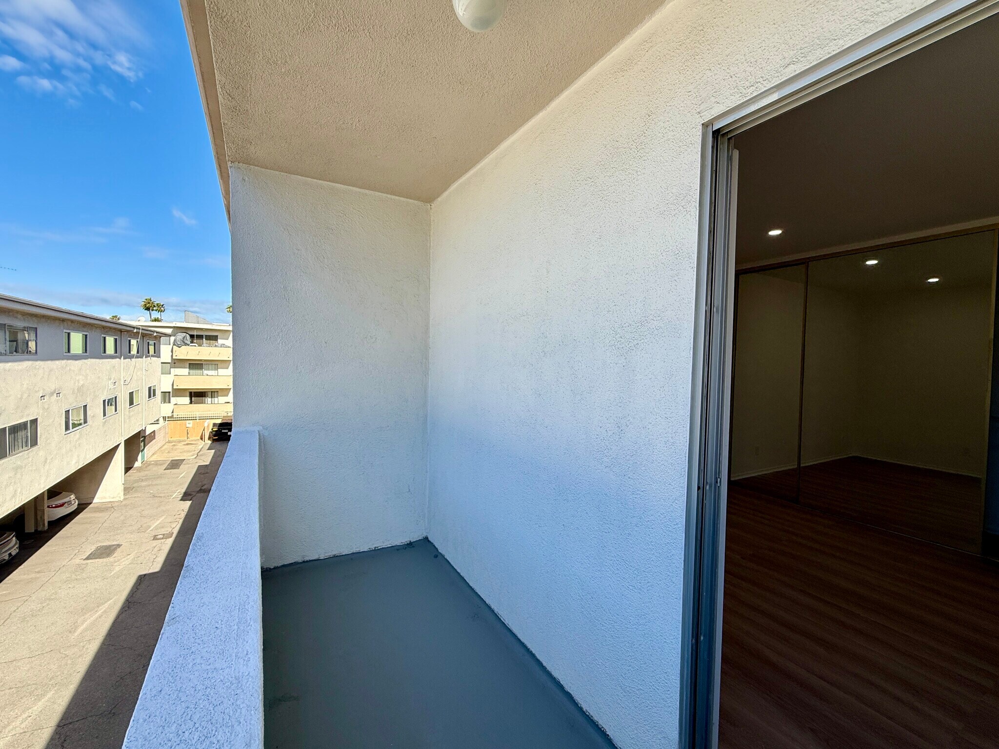 Building Photo - 5320 Zelzah Ave