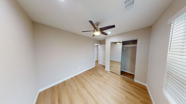 Building Photo - Newer Build 4BD/2BA!